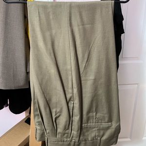 Men’s Round Tree and Yorke khaki slacks